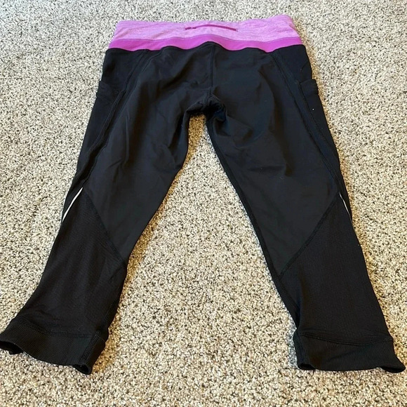 Lululemon Cropped Running Tights with reflective stripes, Size 8 - Picture 4 of 6
